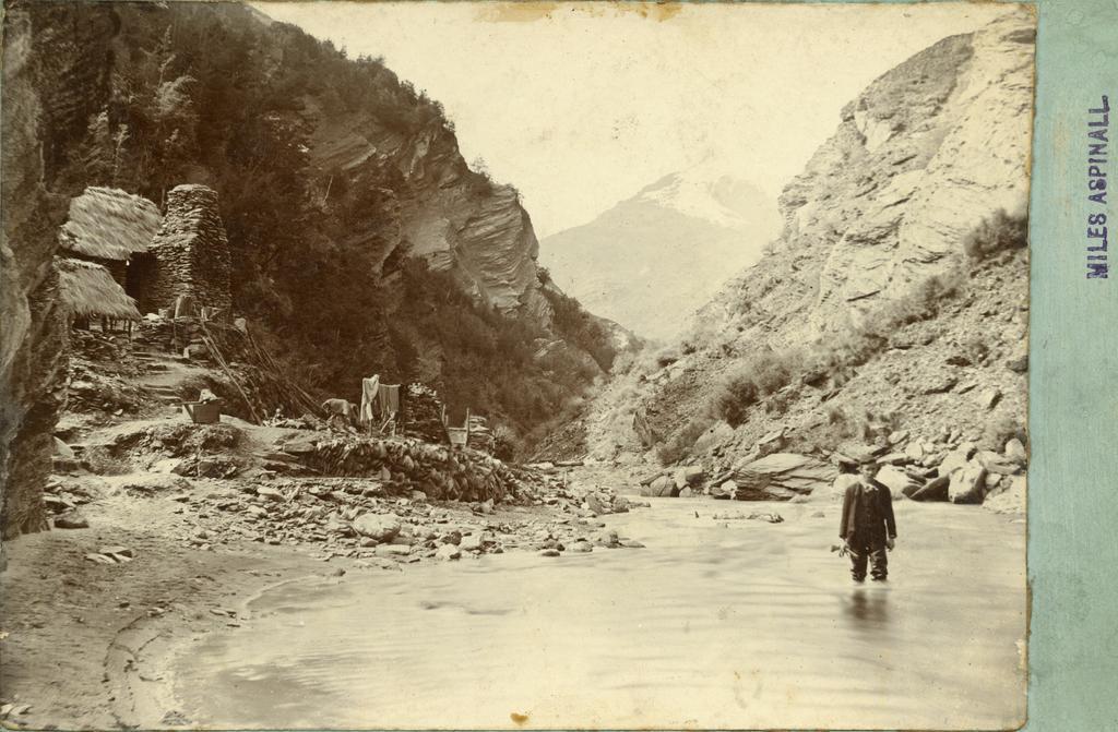 Chinese miner huts, 1892 (source: Hocken Snapshot)